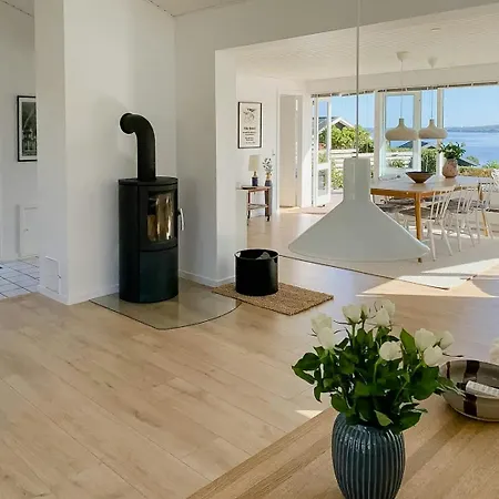 펜션 Unique House Overlooking Fjord 아벤라
