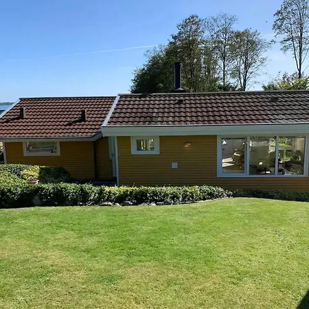 Unique House Overlooking Fjord Tatil Evi *